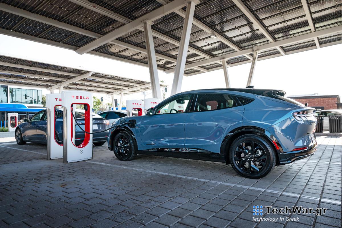 Οι ιδιοκτήτες ηλεκτρικών οχημάτων Ford μπορούν πλέον να χρησιμοποιούν υπερσυμπιεστές Tesla στις ΗΠΑ και τον Καναδά